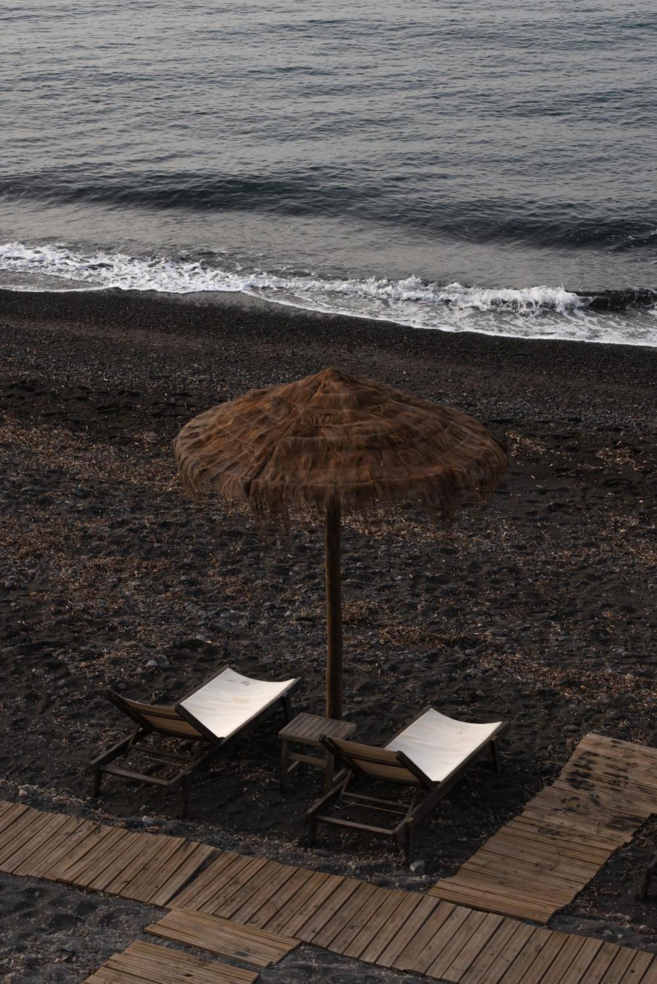 Colombos Beachfront Foinikia  Exterior photo