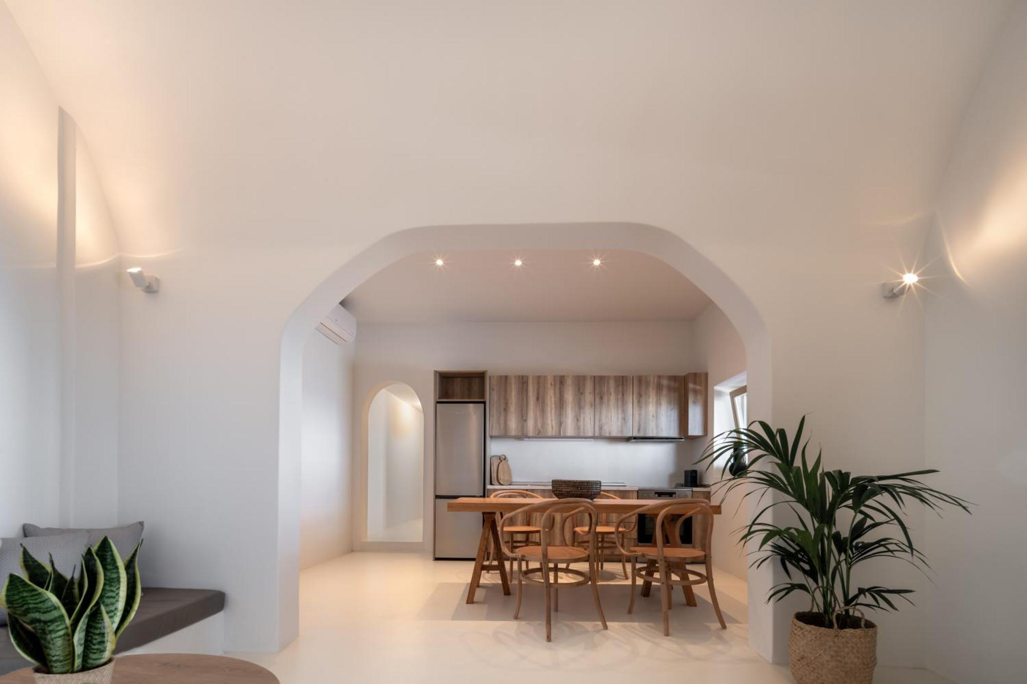 Colombos Beachfront Foinikia  Room photo