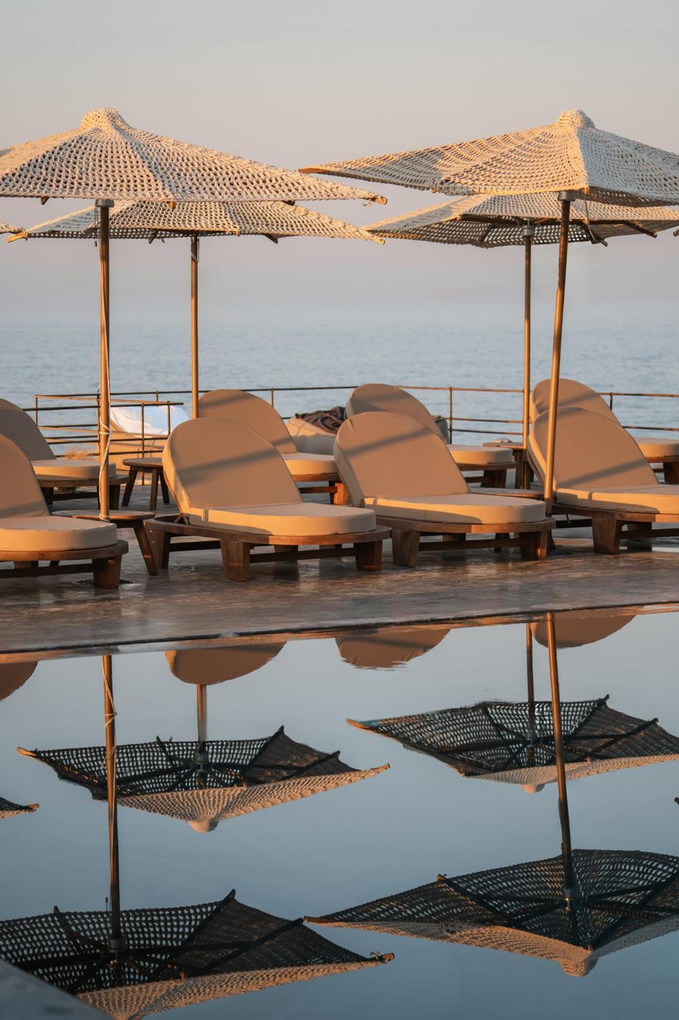 Colombos Beachfront Foinikia  Exterior photo