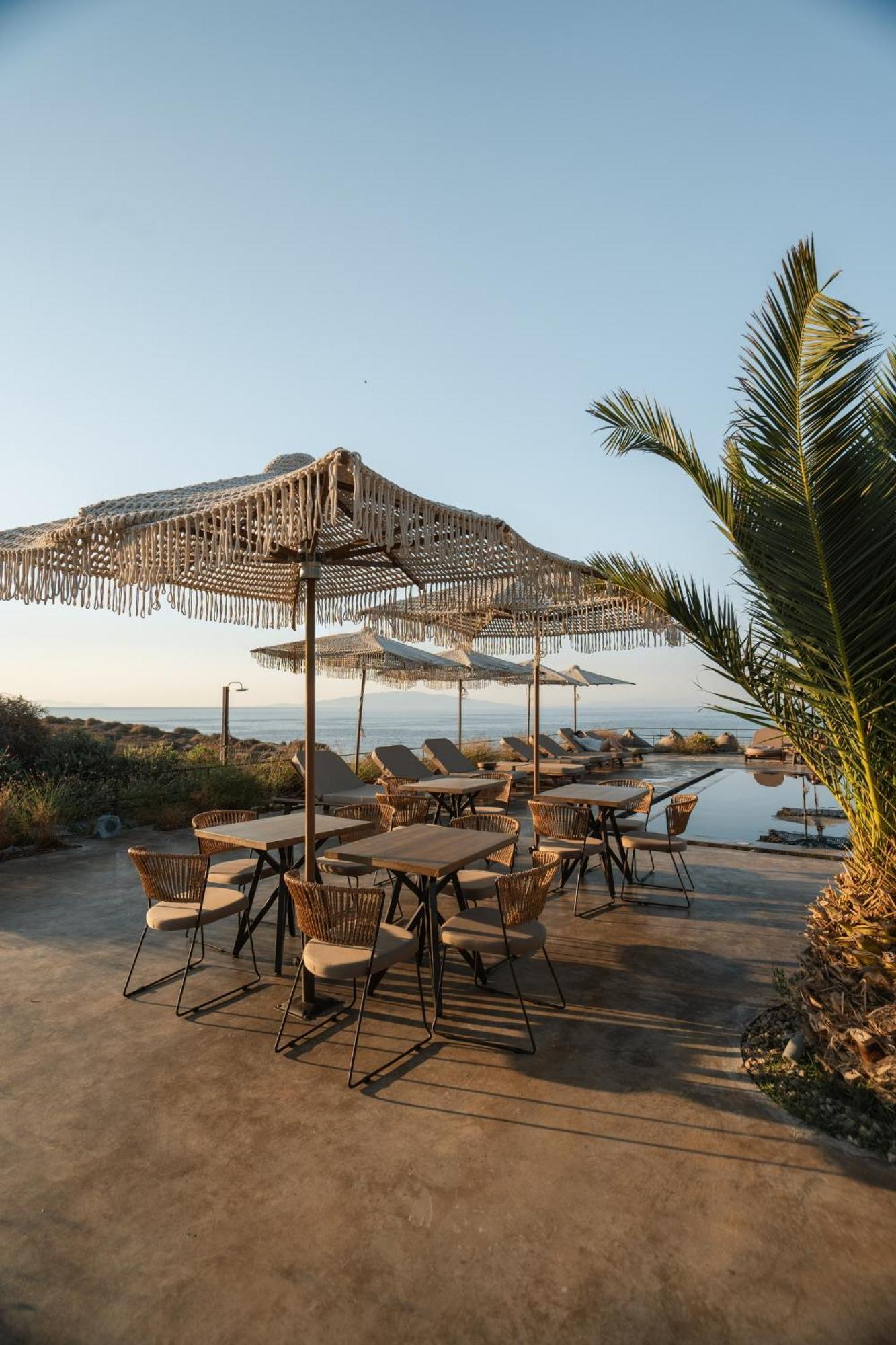 Colombos Beachfront Foinikia  Exterior photo