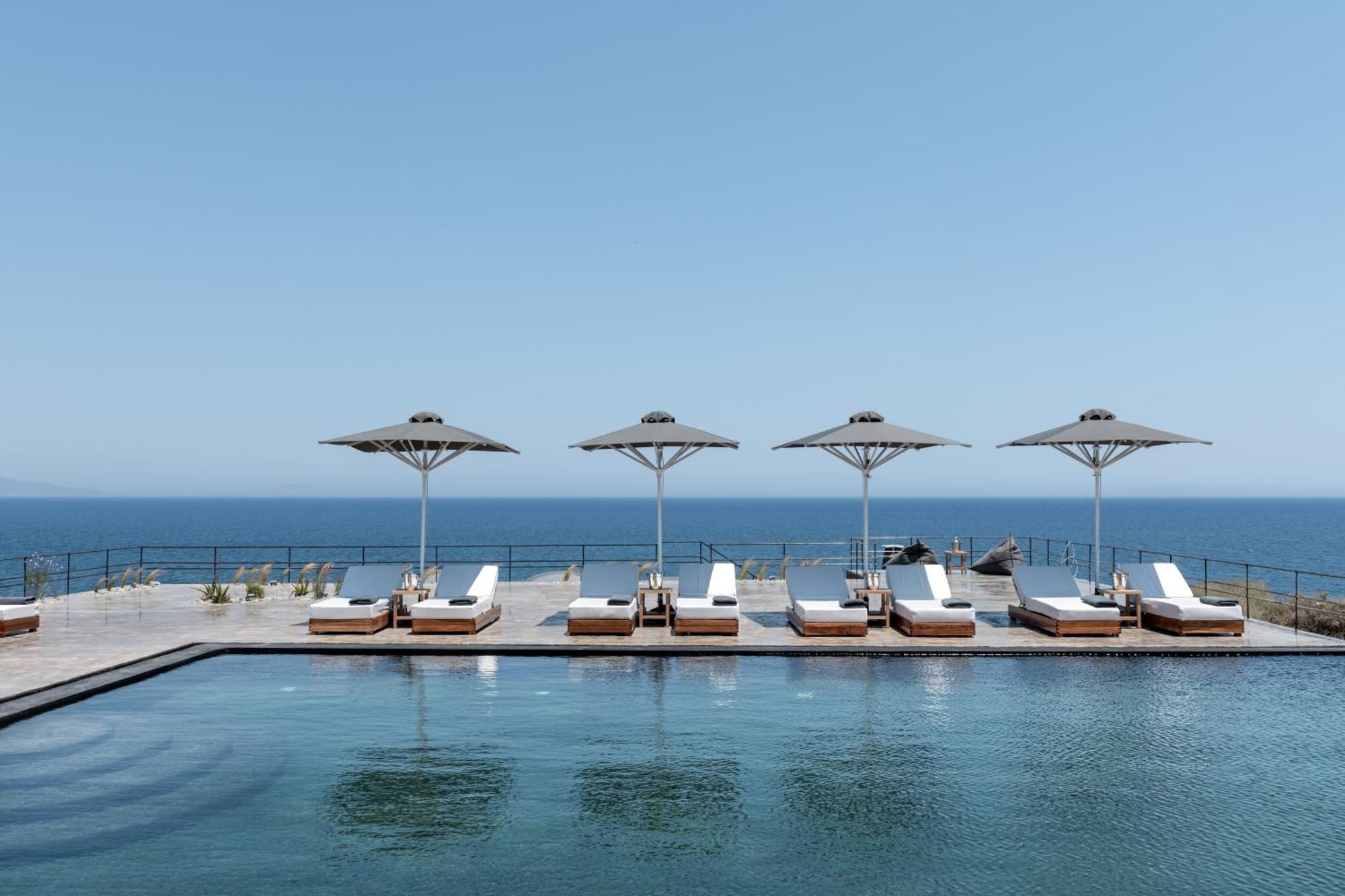 Colombos Beachfront Foinikia  Exterior photo