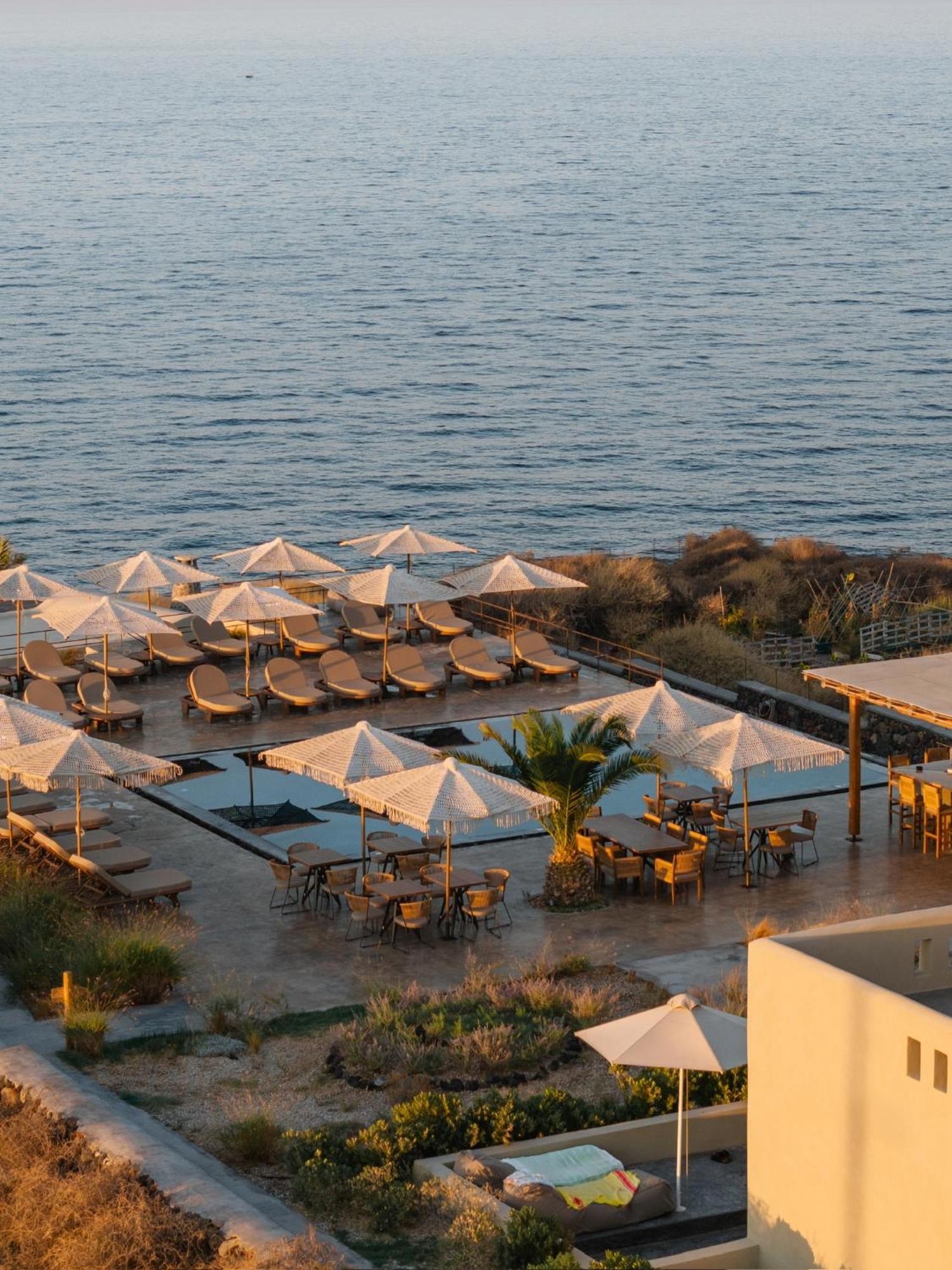 Colombos Beachfront Foinikia  Exterior photo